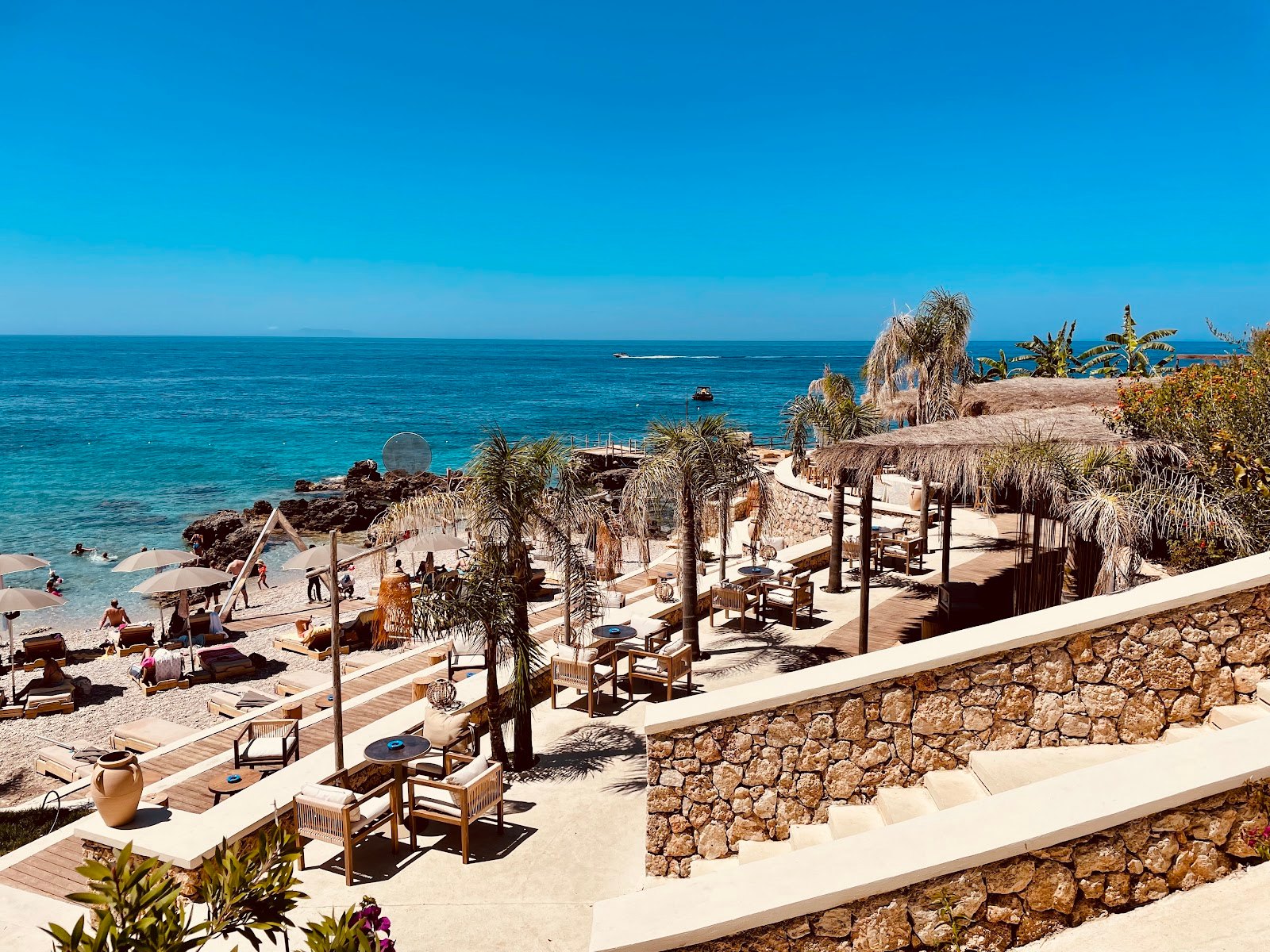 Flow Beach by Splendor Restaurant