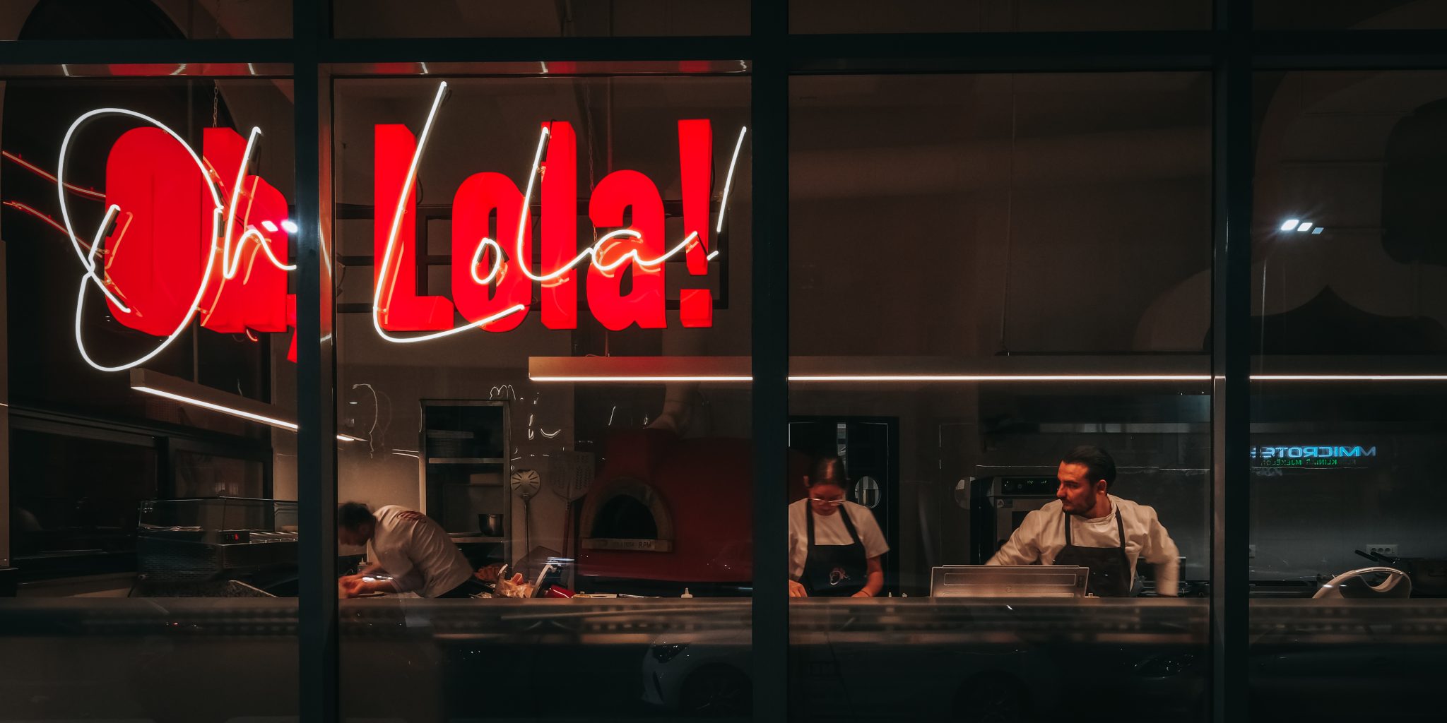 oh-lola-neon-sign-open-kitchen-chefs