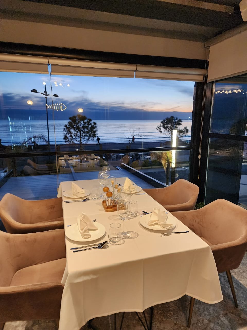Triana Resto-Lounge